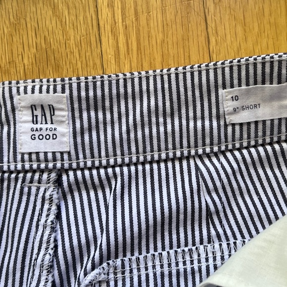 GAP Shorts NWOT Sz 10 Pin Stripe - Picture 4 of 4
